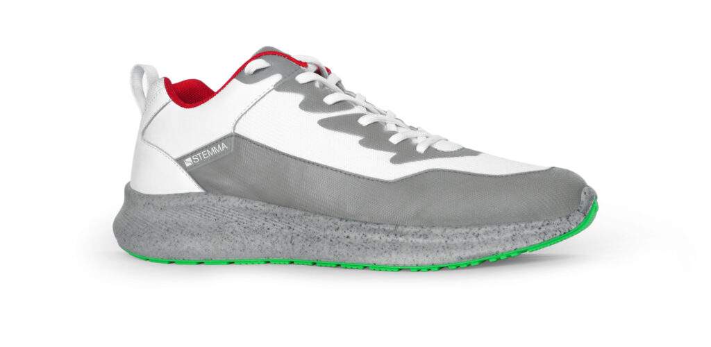 Recycled polyurethane sole by direct injection